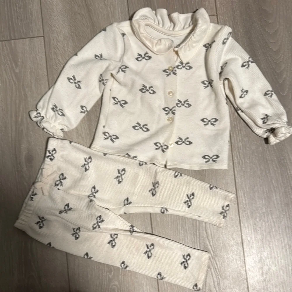 2 Kids Pajamas Set - Red and White with Ribbon Print 24 mo - Picture 4 of 7